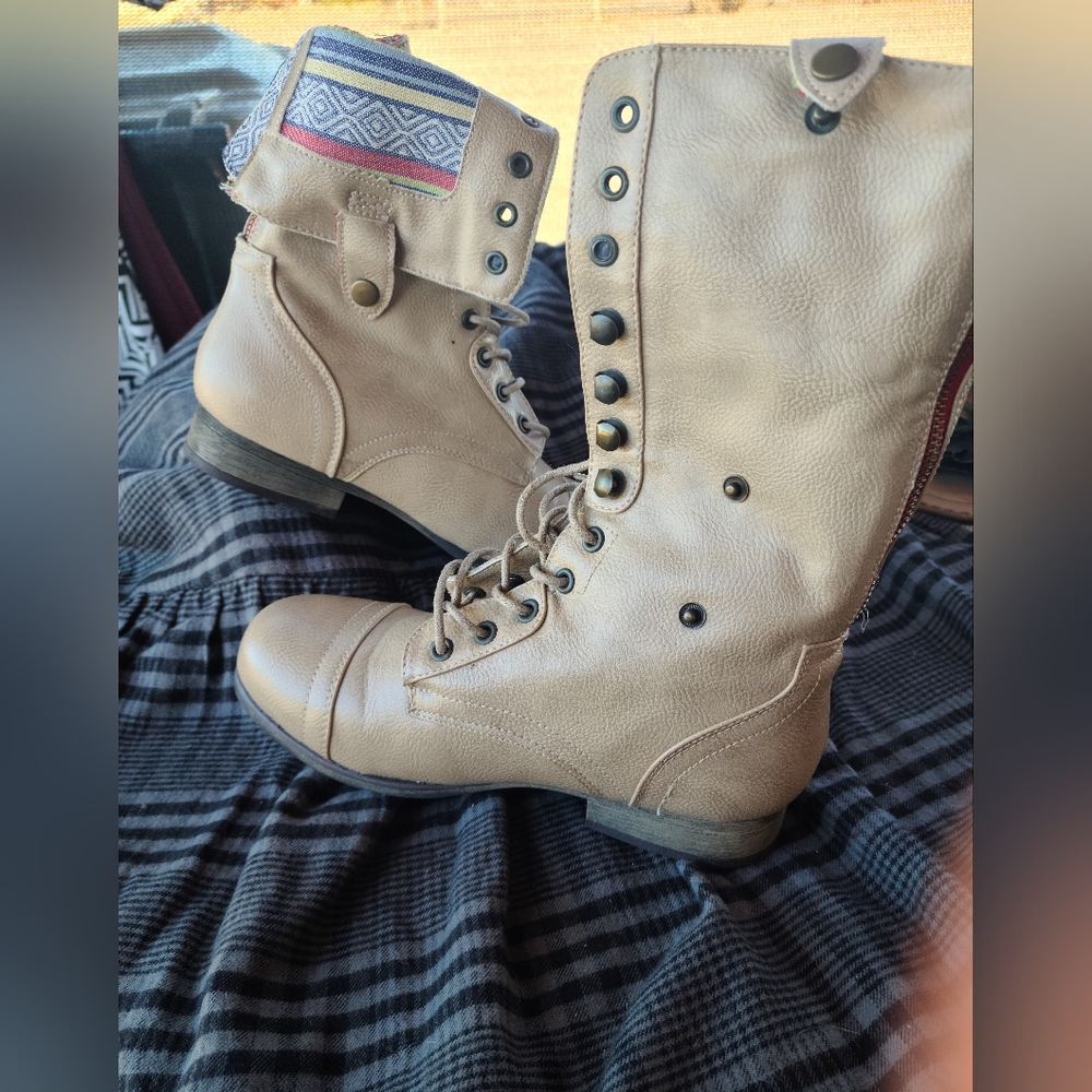 Bamboo Cream Lace/Zip up Combat Boots 8